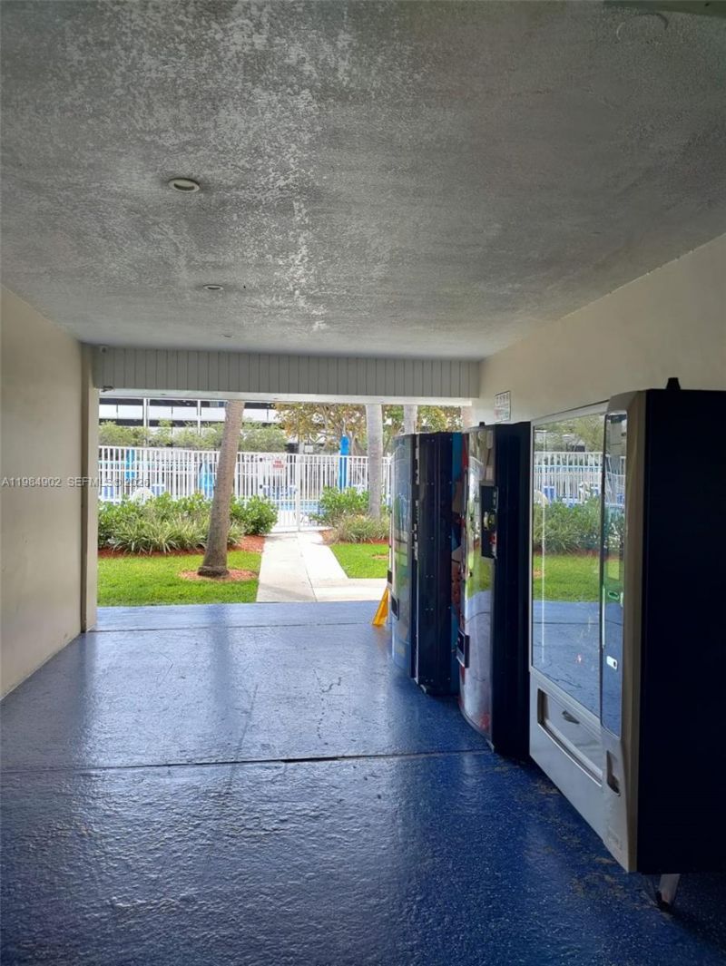 7340 SW 82nd St, Unit C205, Miami, FL 33143 Photo