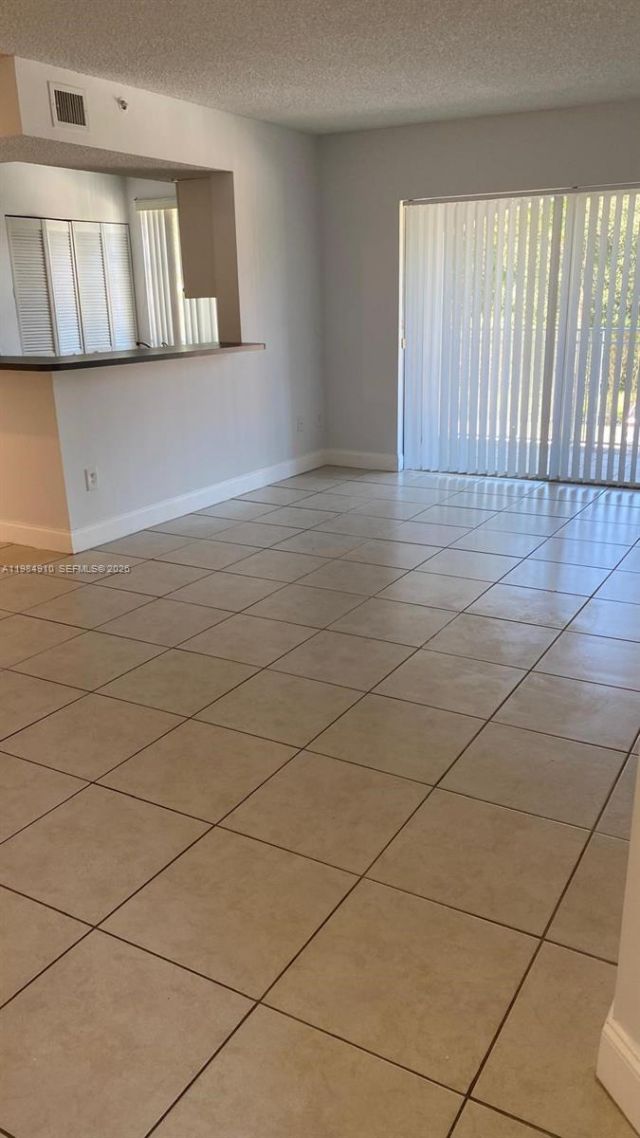 155 NW 96th Ter, Unit 2-201, Pembroke Pines, FL 33024 Photo