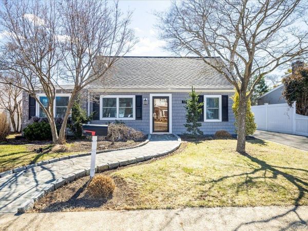 72 Cleveland Avenue , Massapequa, NY 11758