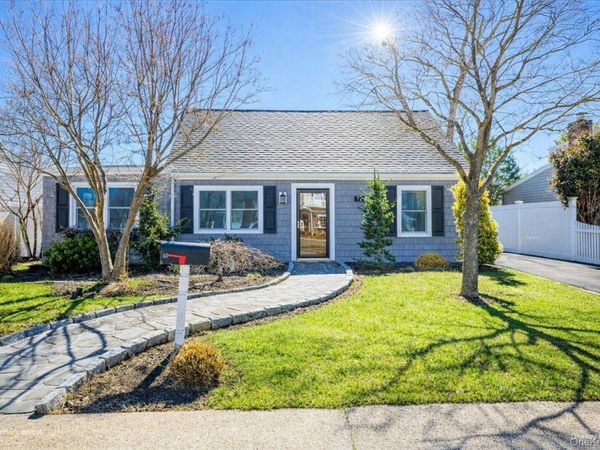 72 Cleveland Avenue , Massapequa, NY 11758