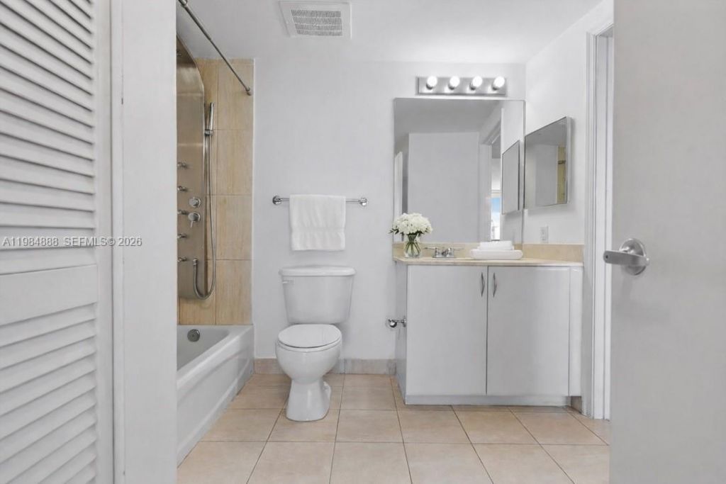 1750 N Bayshore Dr , Unit 3811, Miami, FL 33132 Photo