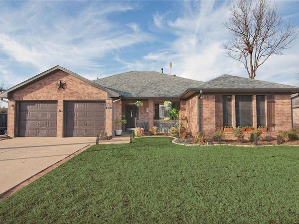 757 Winding Oak Bend, Lake Dallas, TX 75065