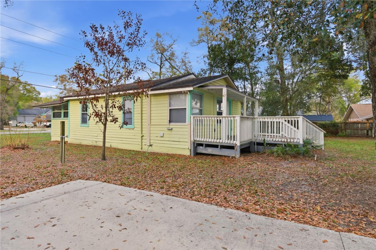 1120 E Minnesota Avenue , Deland, FL 32724 Photo