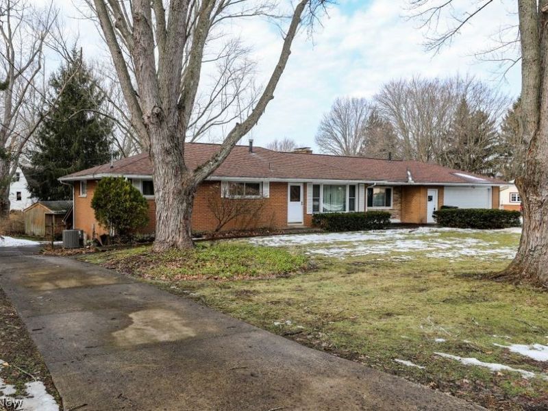 6361 Marchinn Drive, Ravenna, OH 44266 Photo 3