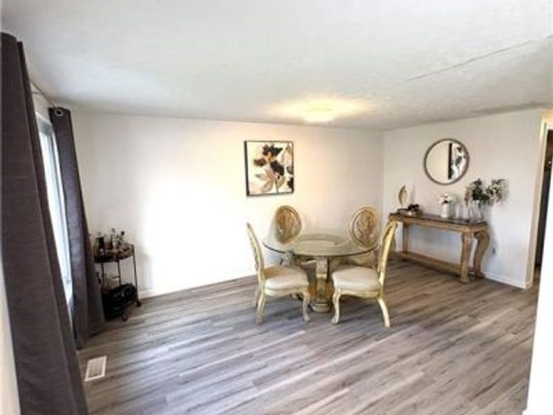 5906 Troy Villa Boulevard, Huber Heights, OH 45424 Photo 4