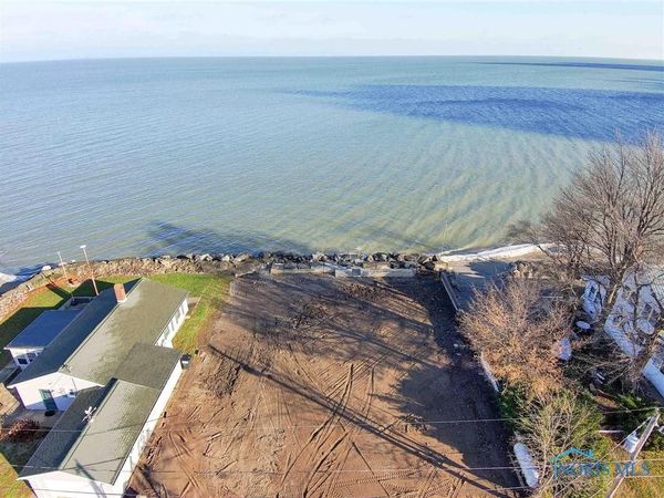 8411 W Division Street , Oak Harbor, OH 43449