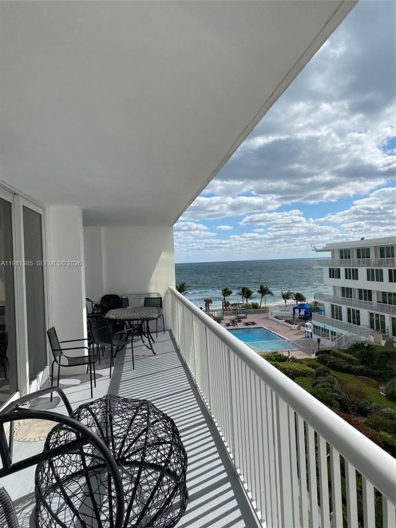 5401 Collins Ave , Unit 416, Miami Beach, FL 33140 Photo