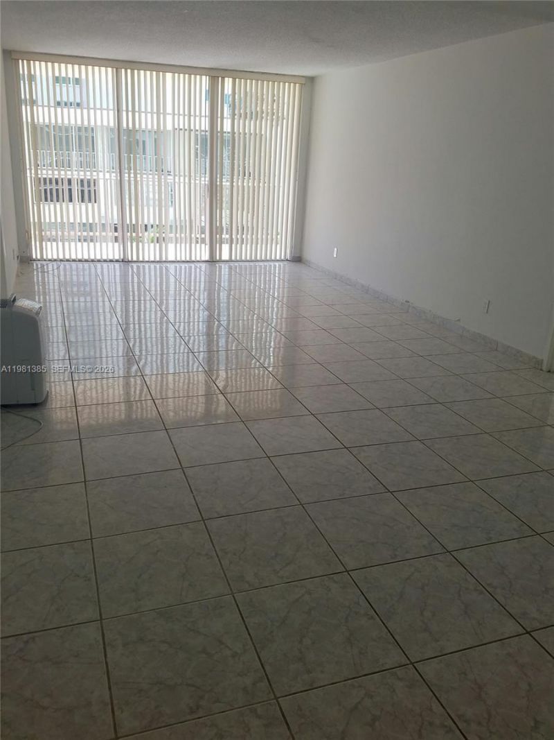 5401 Collins Ave , Unit 416, Miami Beach, FL 33140 Photo