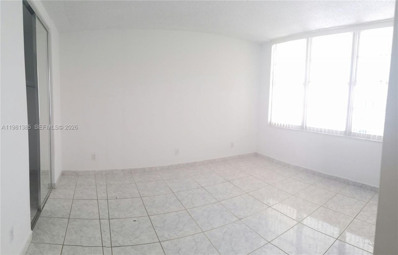 5401 Collins Ave , Unit 416, Miami Beach, FL 33140 Photo