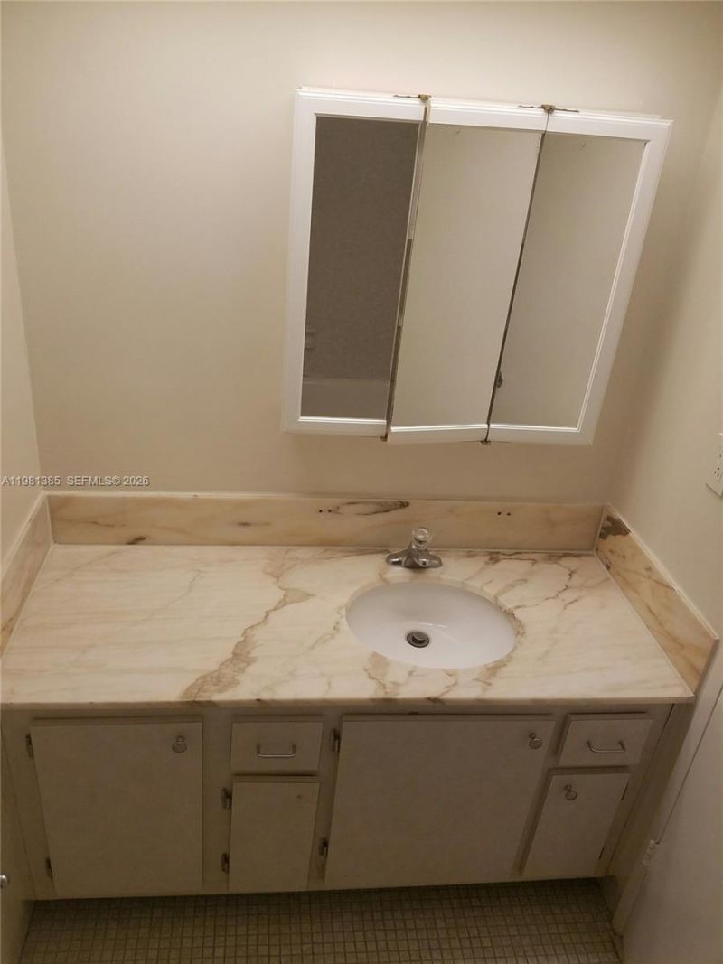 5401 Collins Ave , Unit 416, Miami Beach, FL 33140 Photo