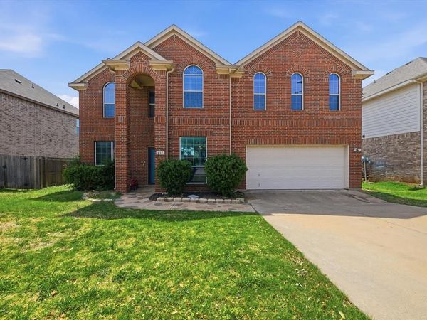 417 Roundrock Lane, Fort Worth, TX 76140