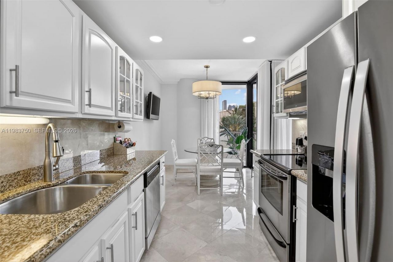 2800 Island Blvd, Unit 301, Aventura, FL 33160 Photo