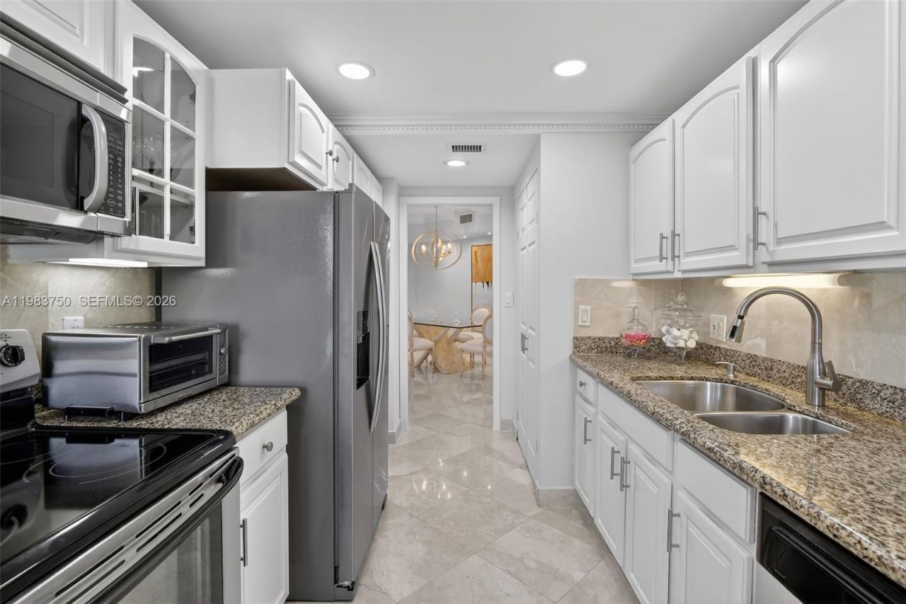 2800 Island Blvd, Unit 301, Aventura, FL 33160 Photo