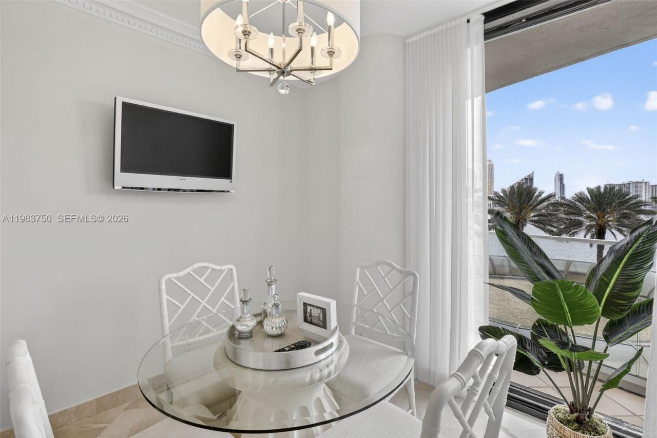 2800 Island Blvd, Unit 301, Aventura, FL 33160 Photo