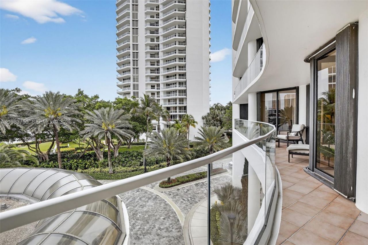 2800 Island Blvd, Unit 301, Aventura, FL 33160 Photo