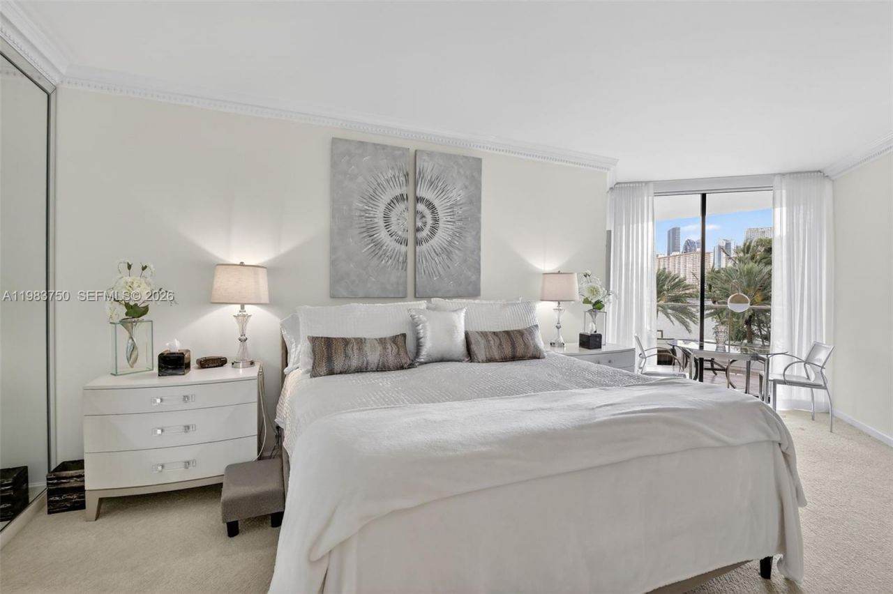 2800 Island Blvd, Unit 301, Aventura, FL 33160 Photo