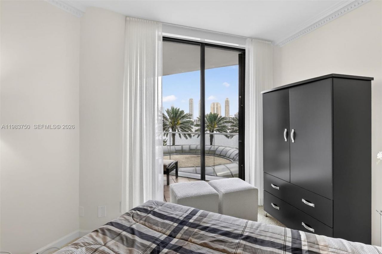 2800 Island Blvd, Unit 301, Aventura, FL 33160 Photo