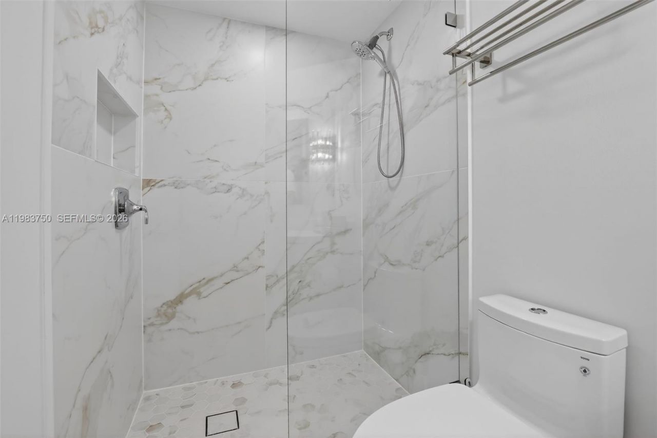 2800 Island Blvd, Unit 301, Aventura, FL 33160 Photo