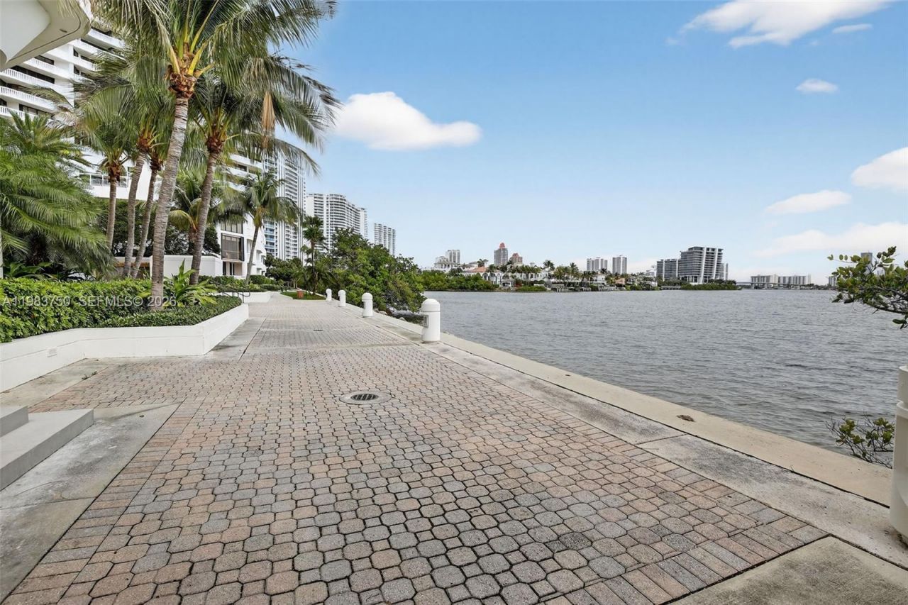 2800 Island Blvd, Unit 301, Aventura, FL 33160 Photo