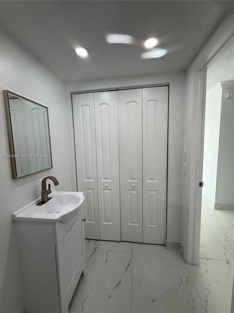 9365 Fontainebleau Blvd, Unit E218, Miami, FL 33172 Photo