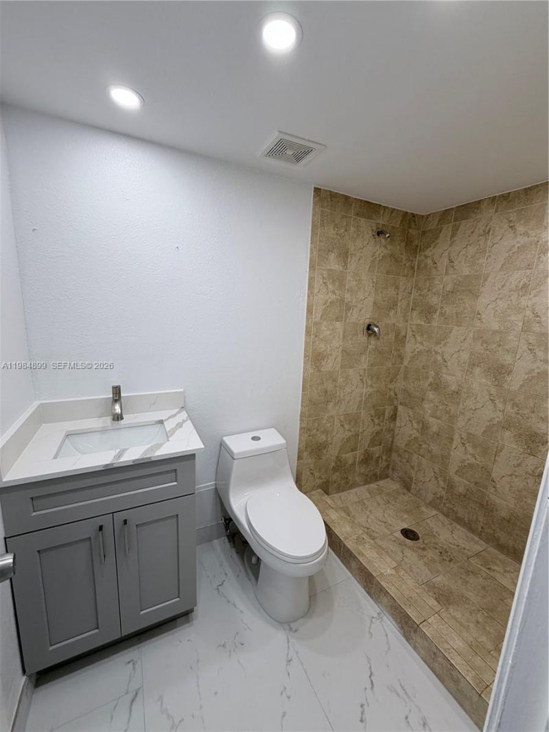 9365 Fontainebleau Blvd , Unit E218, Miami, FL 33172 Photo
