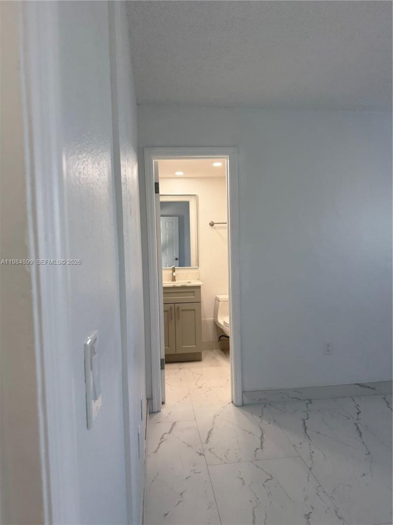 9365 Fontainebleau Blvd, Unit E218, Miami, FL 33172 Photo