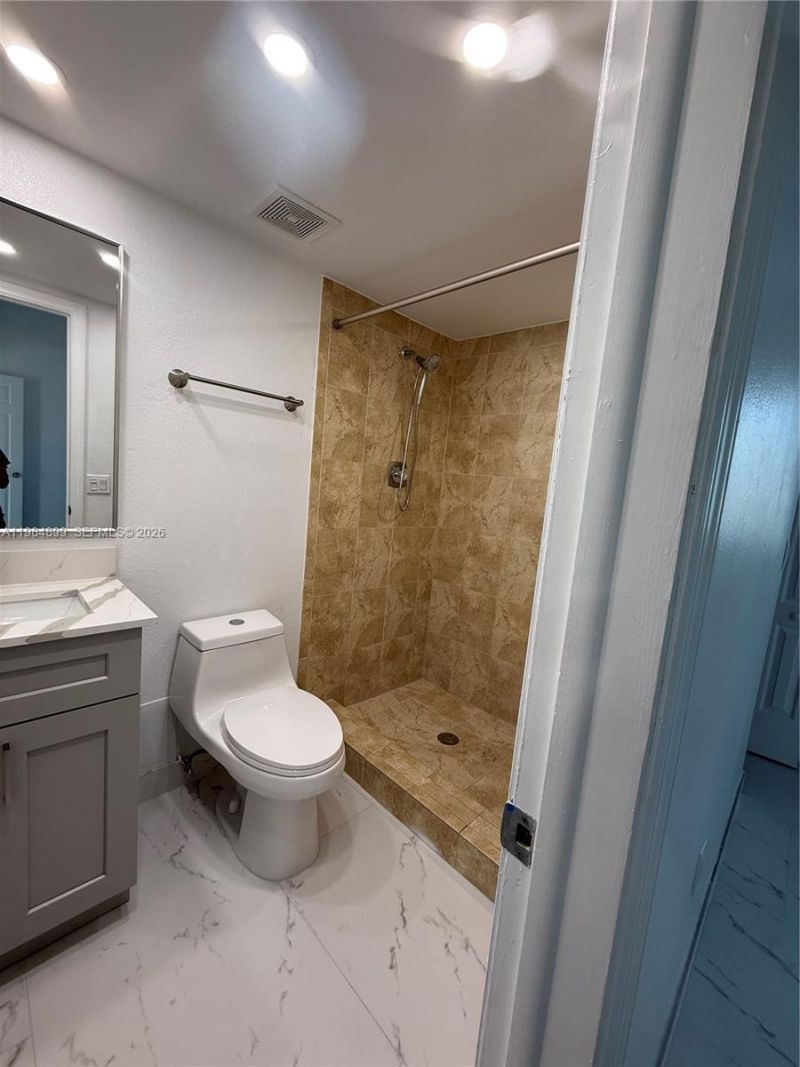 9365 Fontainebleau Blvd, Unit E218, Miami, FL 33172 Photo