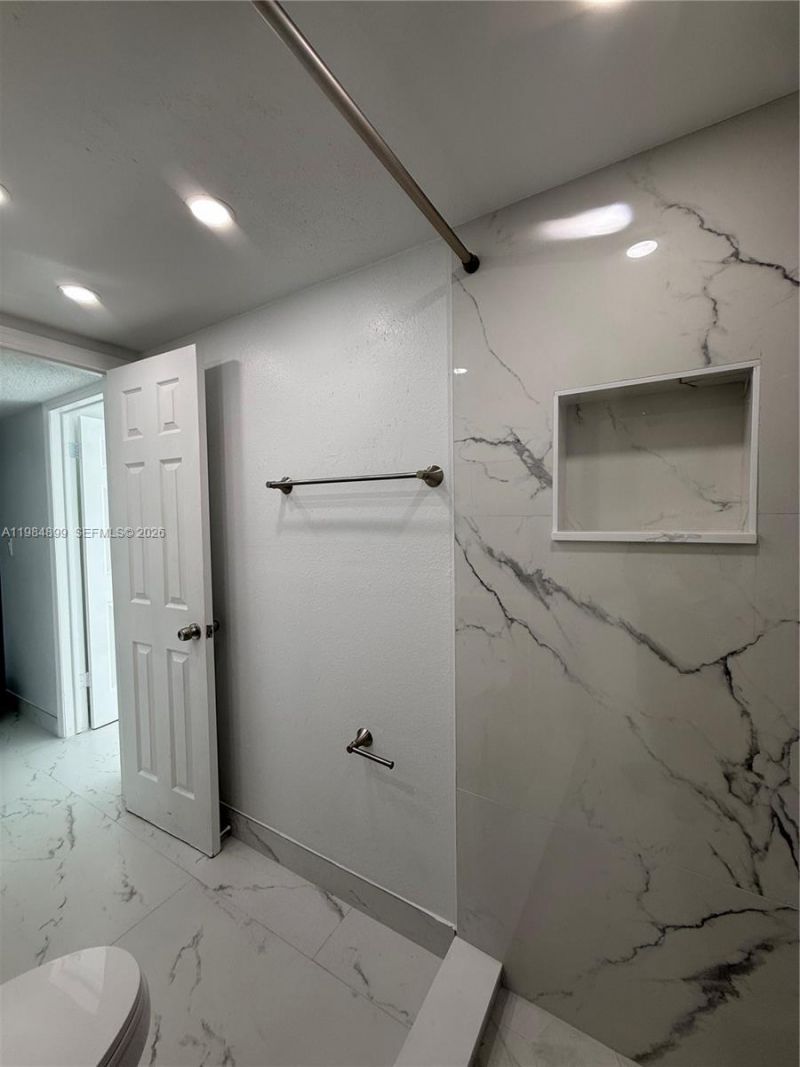 9365 Fontainebleau Blvd, Unit E218, Miami, FL 33172 Photo