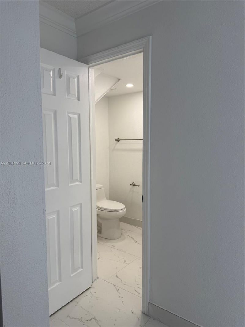 9365 Fontainebleau Blvd, Unit E218, Miami, FL 33172 Photo