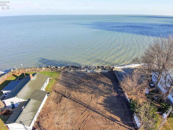 8411 W Division Street, Oak Harbor, OH 43449