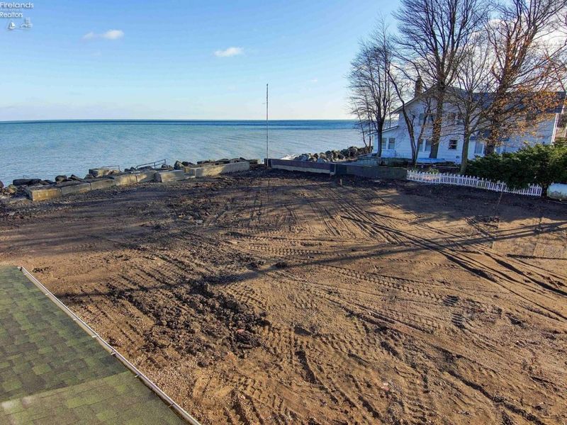 8411 W Division Street, Oak Harbor, OH 43449 Photo 3