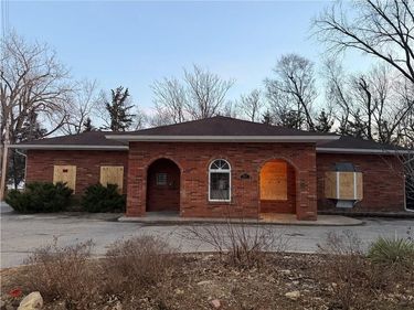 321 W Broadway Avenue, Excelsior Springs, MO 64024