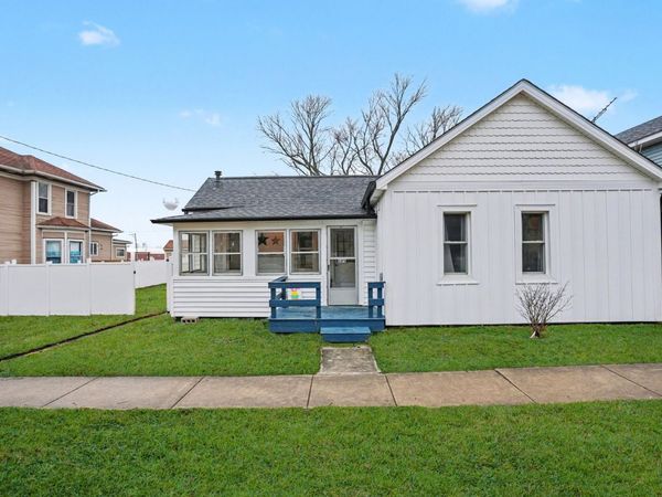 205 E TAYLOR Street, Grant Park, IL 60940