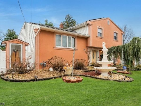 8 Monaghan Rd, Edison, NJ 08817