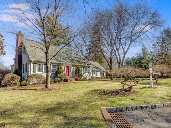 1 Kingwood Dr, Little Falls, NJ 07424