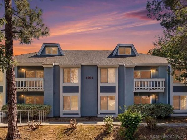 1564 Tanglewood Ln., Unit 18, Escondido, CA 92029