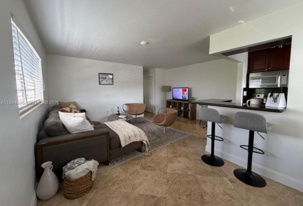 2185 NE 123rd St , Unit 101, North Miami, FL 33181 Photo