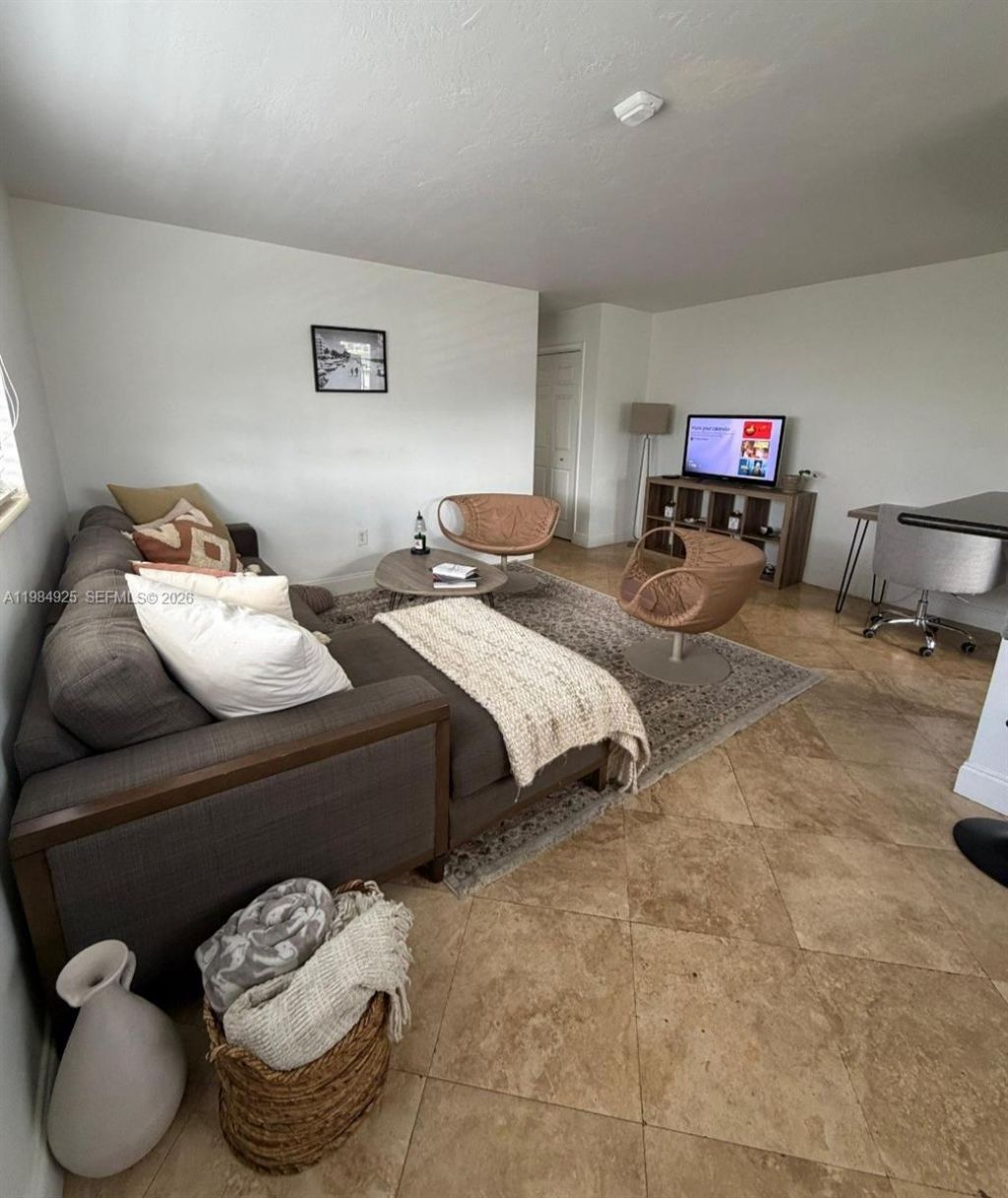 2185 NE 123rd St , Unit 101, North Miami, FL 33181 Photo