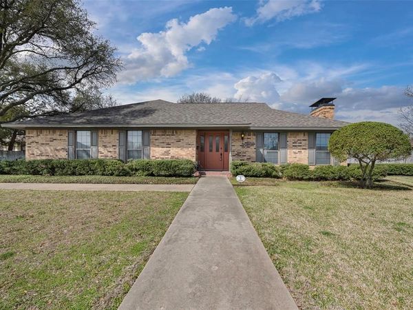 9 Quail Run Street, Gainesville, TX 76240