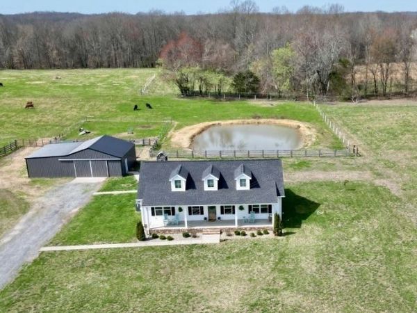 1212 Smith Thompson Rd, Bethpage, TN 37022