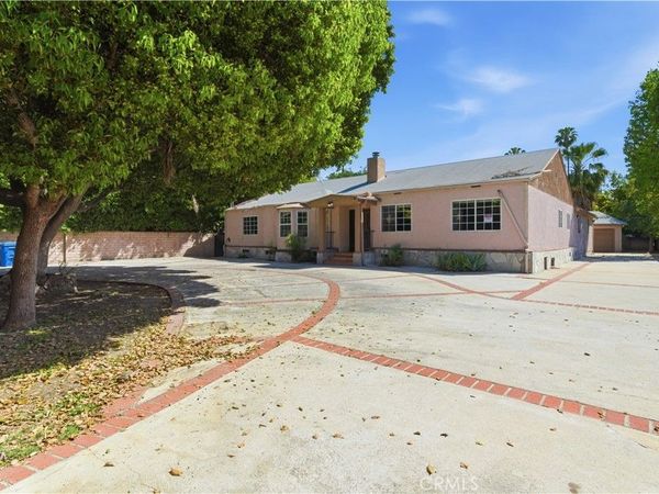 15000 Hamlin Street, Van Nuys, CA 91411