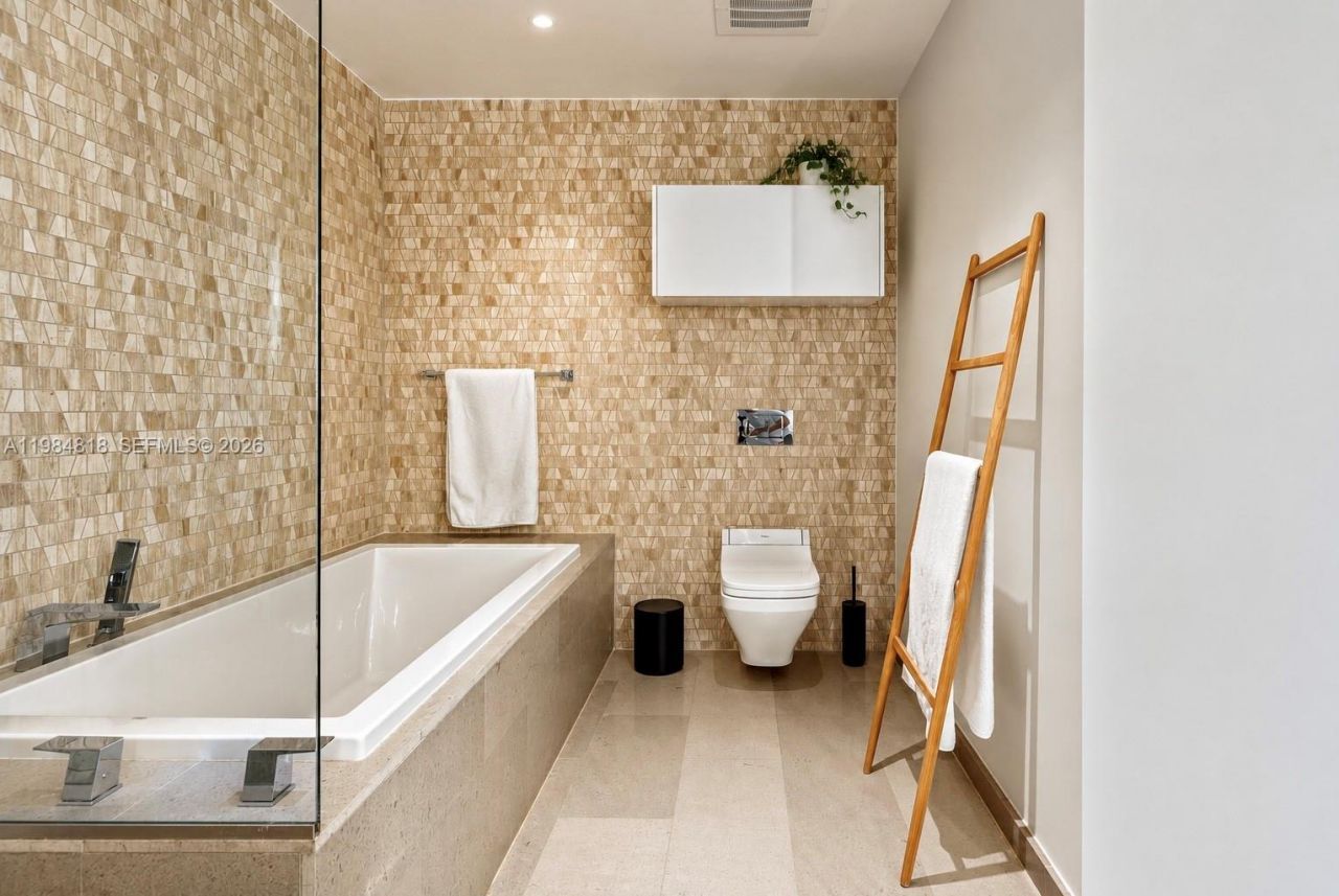 88 SW 7th St, Unit 809, Miami, FL 33130 Photo