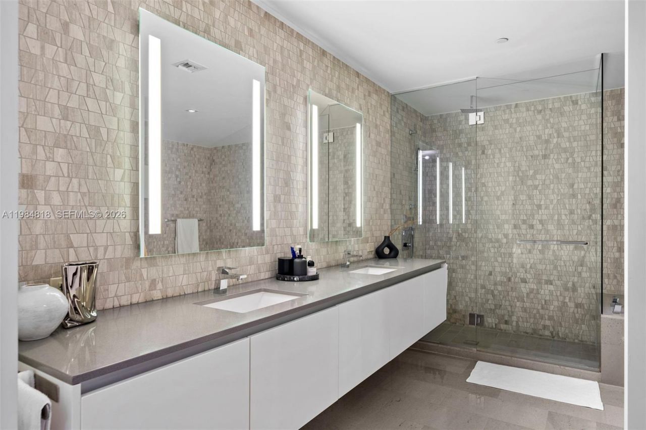 88 SW 7th St, Unit 809, Miami, FL 33130 Photo