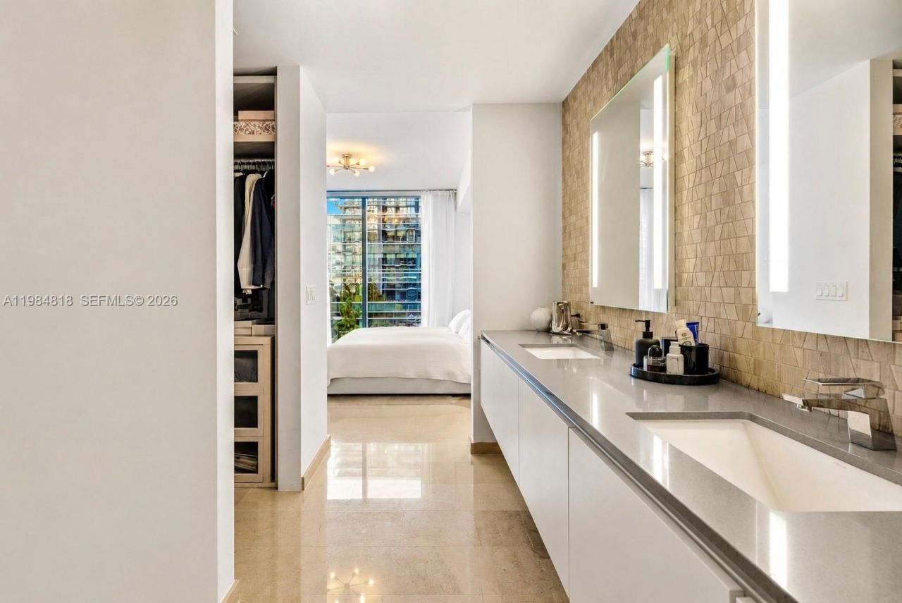 88 SW 7th St, Unit 809, Miami, FL 33130 Photo