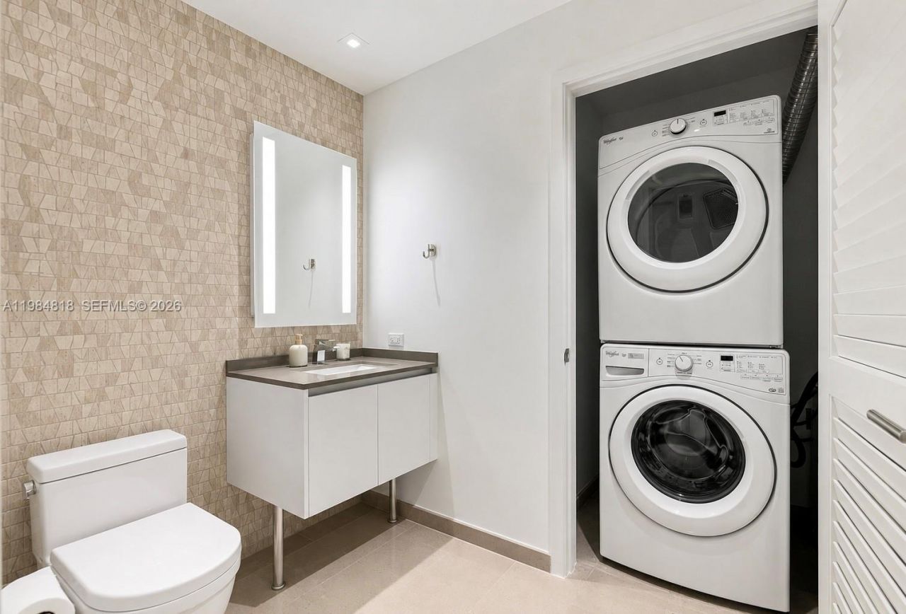 88 SW 7th St, Unit 809, Miami, FL 33130 Photo