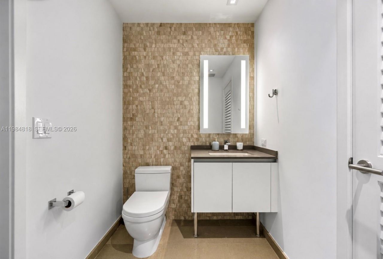88 SW 7th St, Unit 809, Miami, FL 33130 Photo