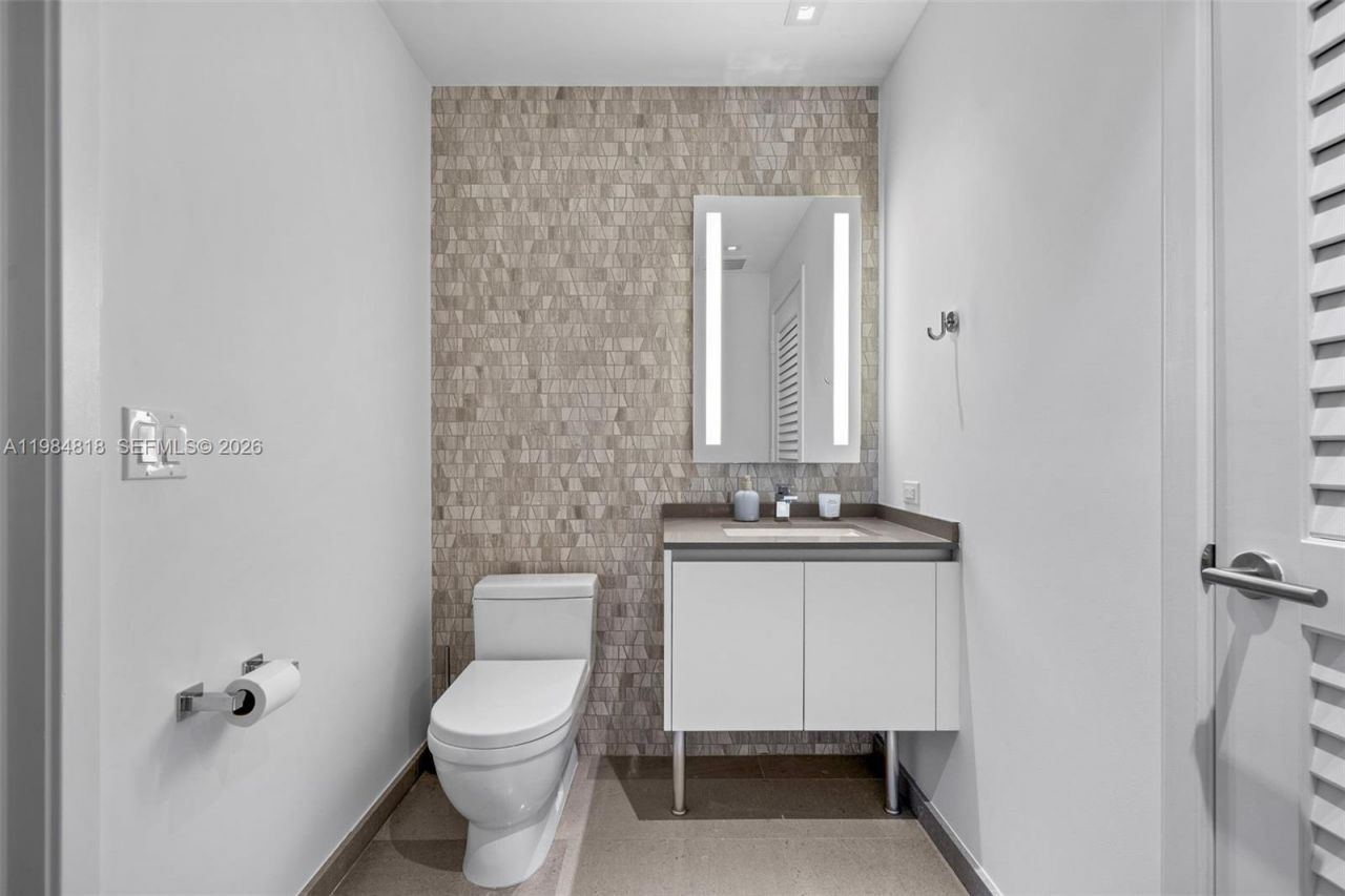 88 SW 7th St, Unit 809, Miami, FL 33130 Photo