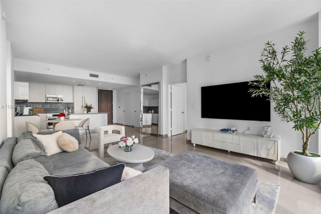 88 SW 7th St, Unit 809, Miami, FL 33130 Photo