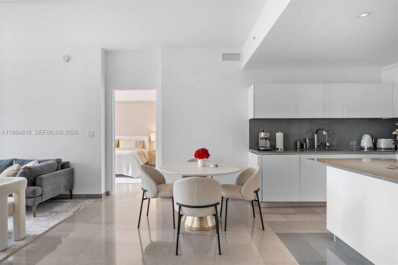 88 SW 7th St, Unit 809, Miami, FL 33130 Photo