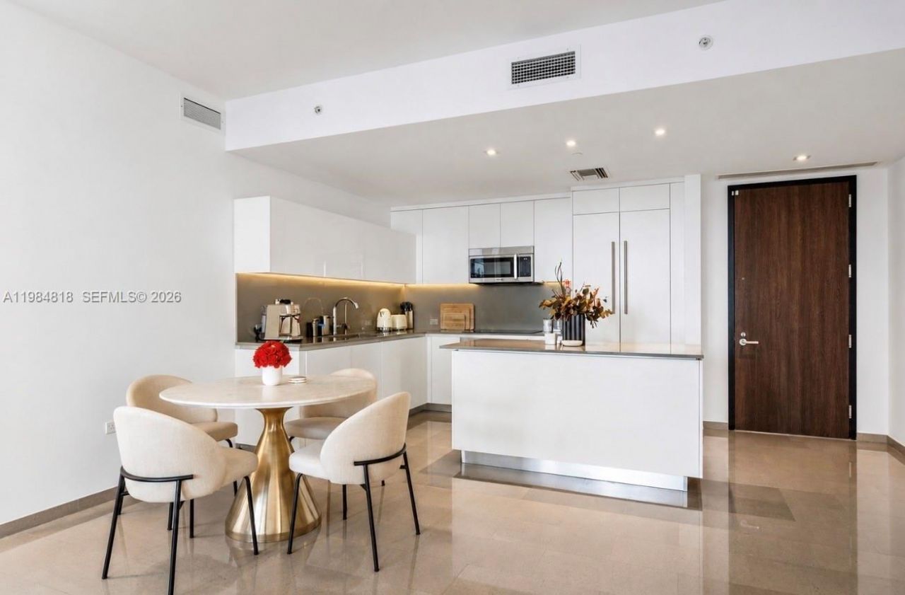 88 SW 7th St, Unit 809, Miami, FL 33130 Photo